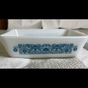 Pyrex Blue Horizon 1.5 qt vintage dish, no lid. Great condition